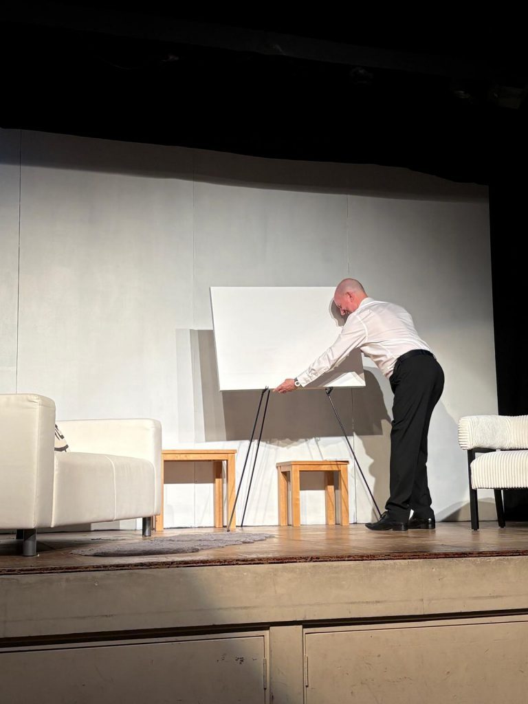 Art — production photograph 8